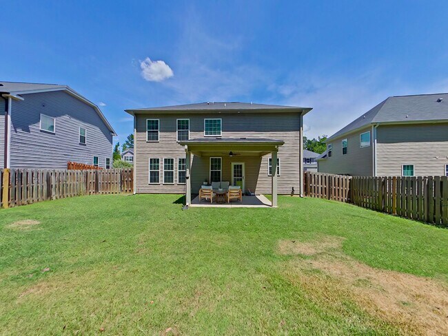 Building Photo - Beautiful 4 Bedroom home in Canterbury Farms!
