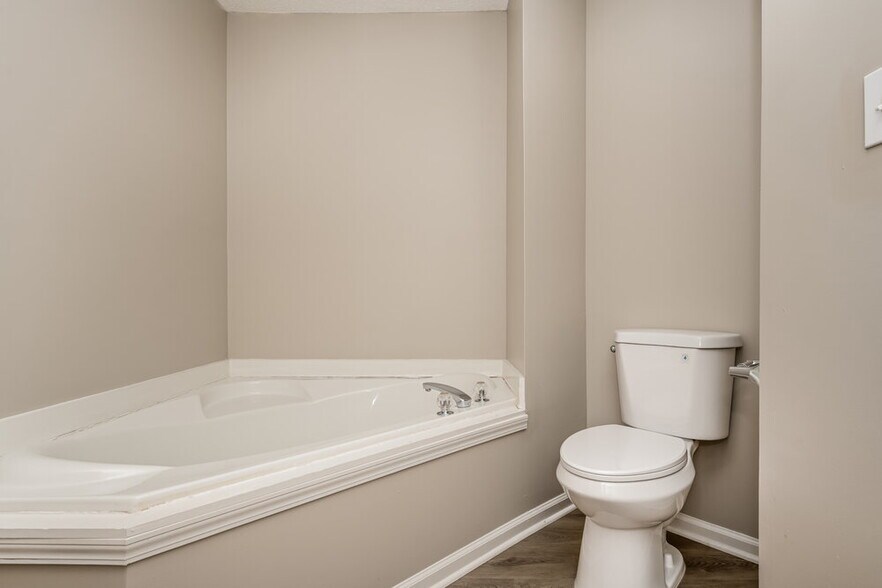 Building Photo - 4511 Heritage Pkwy