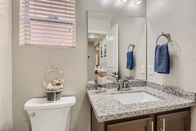 Building Photo - Beautiful 3 bedroom Home Located in the Vi...