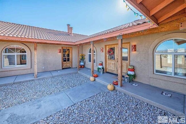 Building Photo - Spacious Lake-Adjacent Estate on 4.6 Acres in Silver Springs, NV