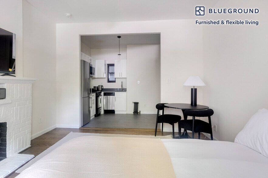 Building Photo - 26 Jane St