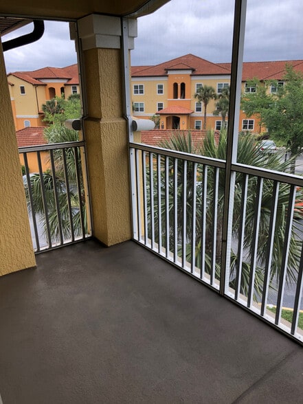 Building Photo - 5475 Vineland Rd