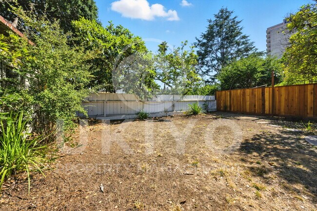Building Photo - 4212 Arroyuelo Ave