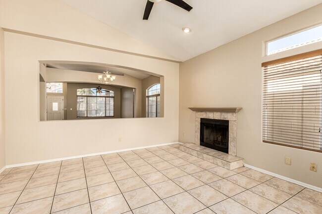 Building Photo - Beautiful 3 bedroom home in Ahwatukee Foothills with sparkling pool!