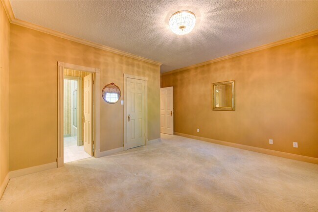 Building Photo - 2510 Potomac Dr