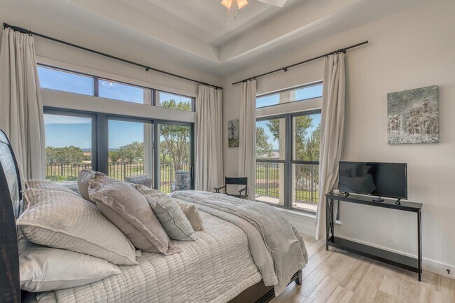 Building Photo - 3305 Close Call