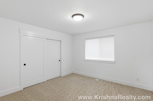 Building Photo - Spacious 5 BR | 3 BA | Modern Corner-Lot Single-Family Home | Farmstead Crossing Neighborhood