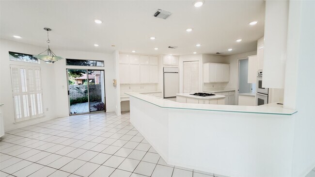 Building Photo - 4601 Country Club View