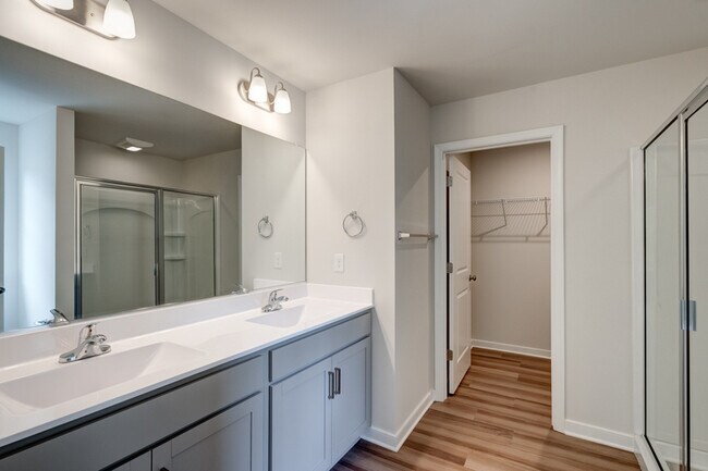 Building Photo - 305 Northfield Hts Ln