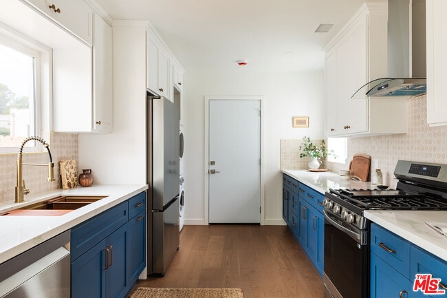 Building Photo - 784 Elmira St