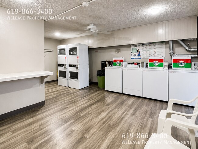 Building Photo - 6930 Hyde Park Dr