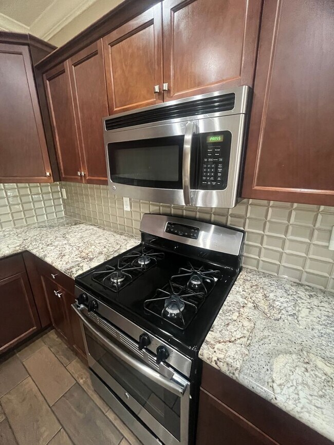 Building Photo - Two Story Home Move In Ready located in Avalon Gated Community!!!