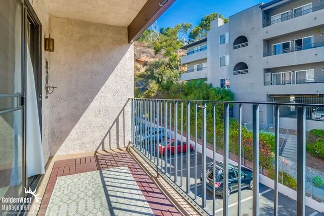 Building Photo - Bright and Spacious 2Bdm, 2Ba Condo in the...