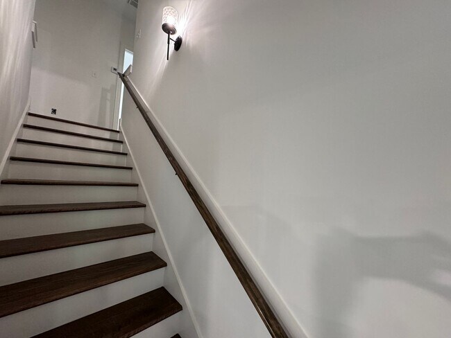 Building Photo - 4BD/4.5BA FOR RENT