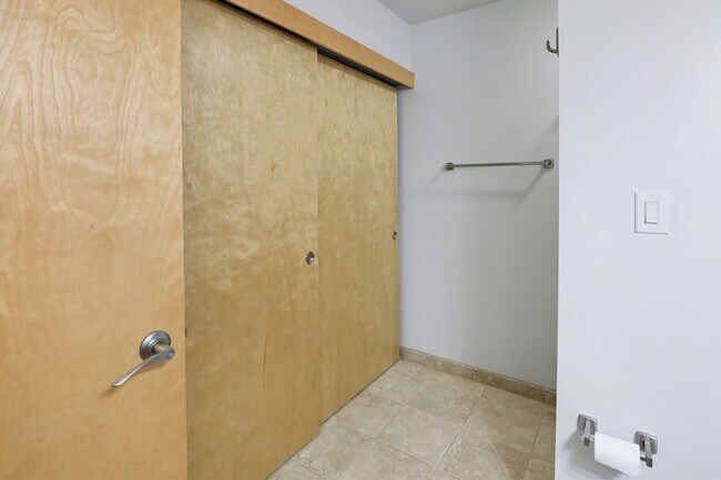 Building Photo - New Rent Rate! - Condo - $1750 Rent - 2 bed