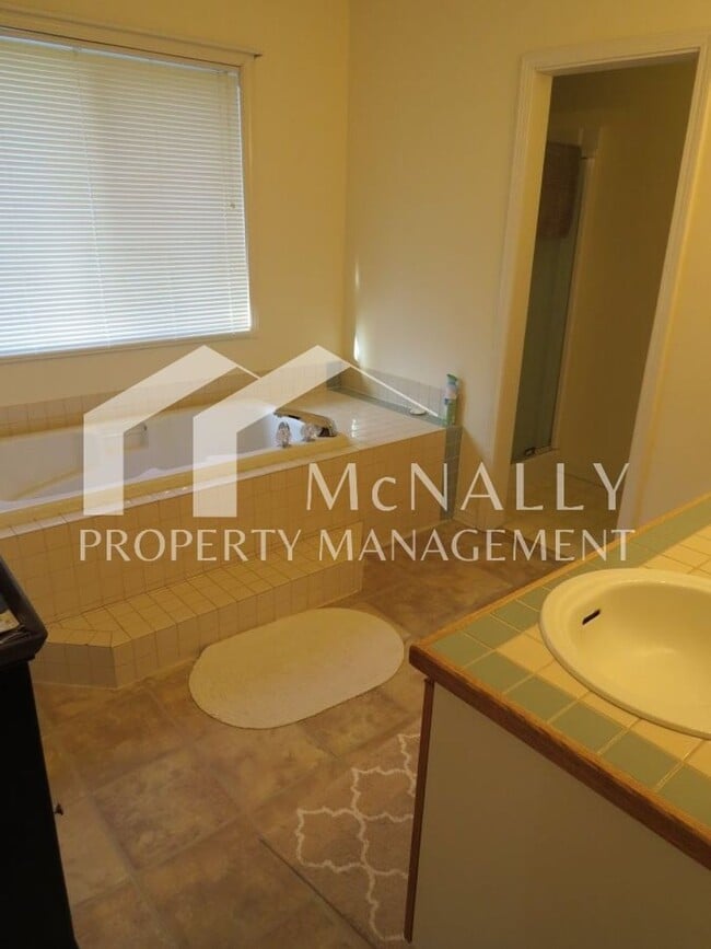 Building Photo - Wonderful 3 Bedroom, 2.5 Bath Home in Gig Harbor