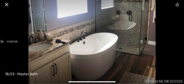 Building Photo - 8961 Lookout Pointe Dr