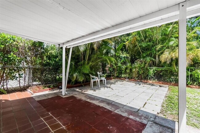 Building Photo - 1107 El Rado St