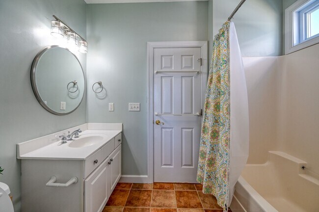 Building Photo - OFF-SEASON FURNISHED MONTHLY RENTAL