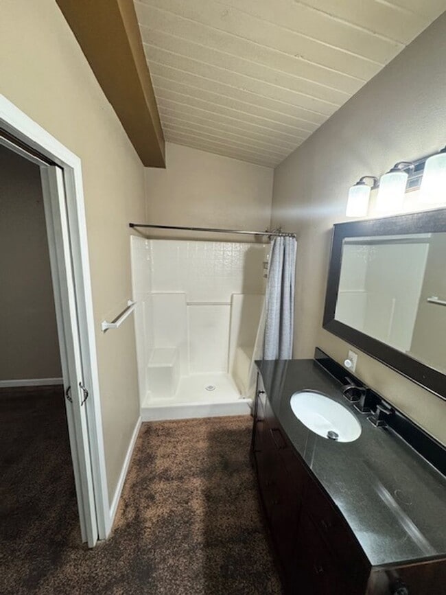 Building Photo - Available for Move In 3 Bed, 2.5 Bath Home...