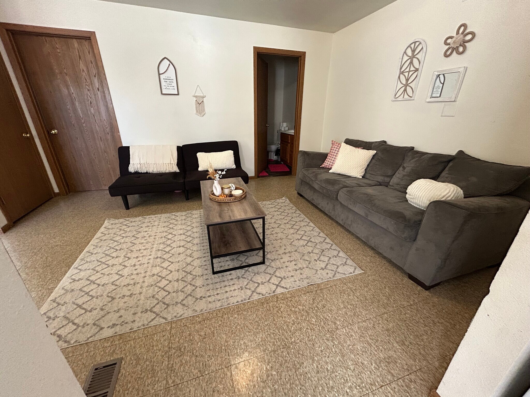 Building Photo - 1009 W 22nd St