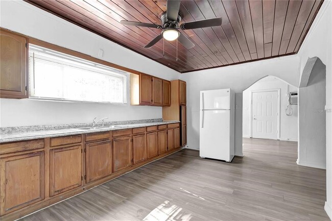 Building Photo - 2701 N Fremont Ave