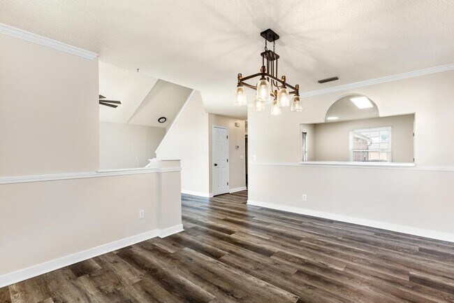 Building Photo - Charming Waterfront Home in Southside
