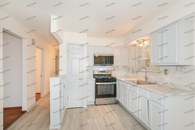 Building Photo - 8616 Elwyn Dr