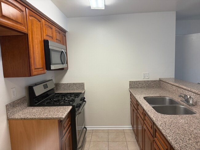 Building Photo - 1357 Armadale Ave