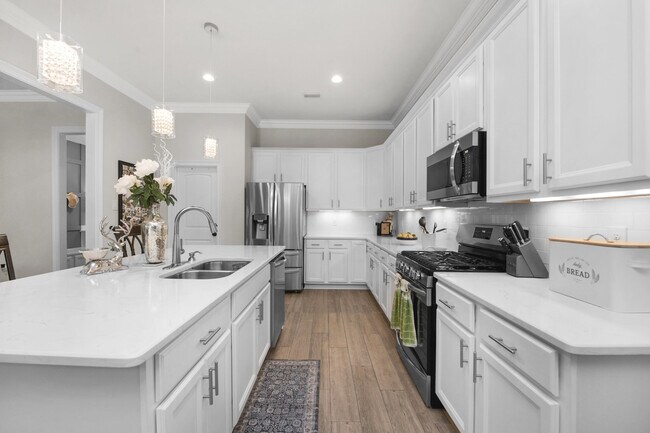 Building Photo - 5718 Oak Hvn Ln