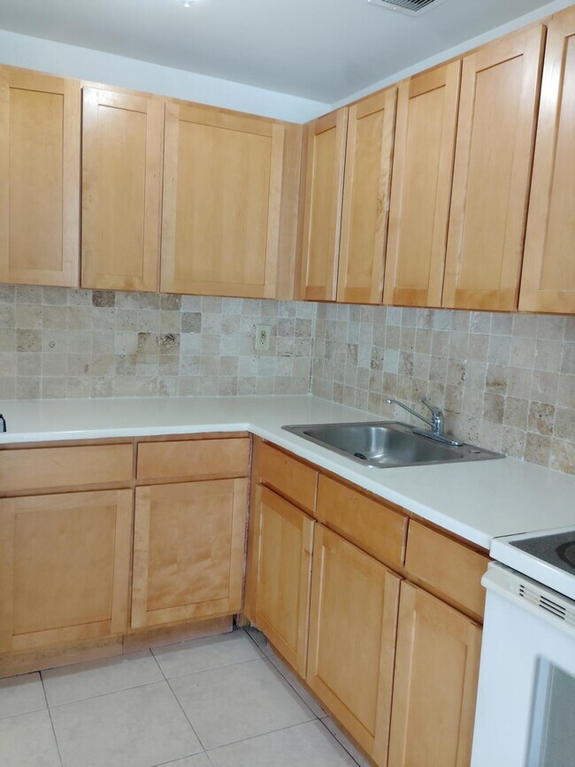 Building Photo - 407 Executive Center Dr