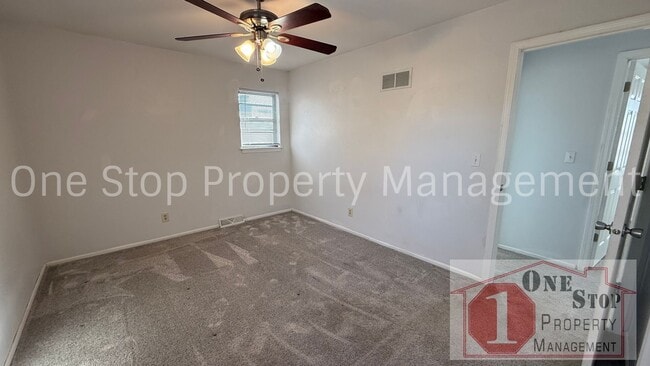 Building Photo - Charming 3-bedroom, 2-bathroom home in Blue Springs