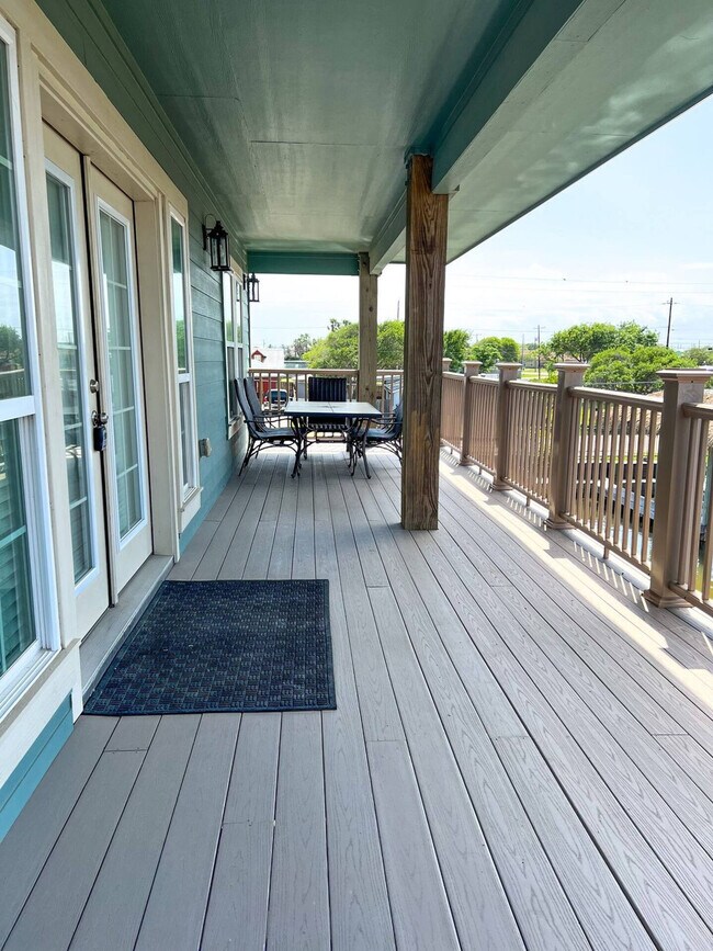 Building Photo - 4037 Summit Dr