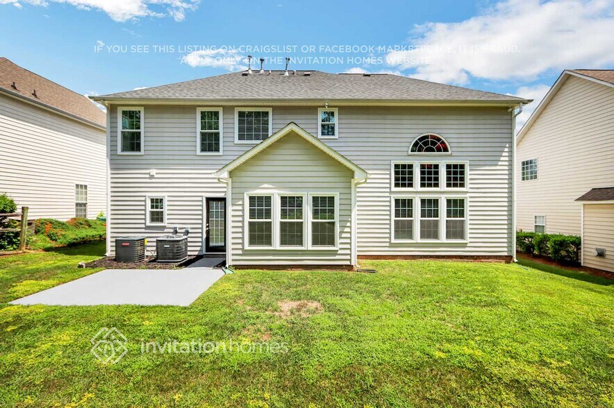 Building Photo - 9823 Dauphine Dr