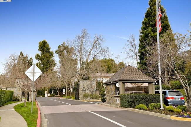 Building Photo - 3515 Deer Crest Dr