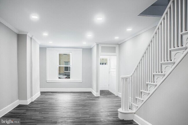 Building Photo - 2348 Moore St