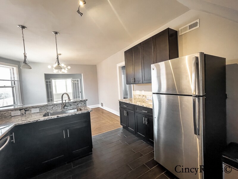 Building Photo - 2642 Madison Rd