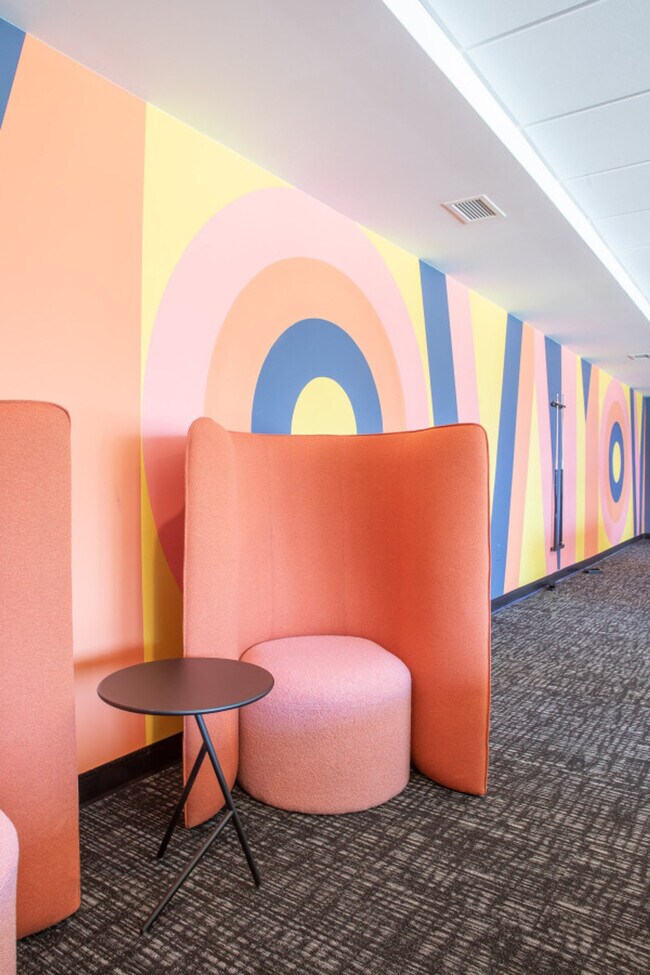 Building Photo - 1237 N Van Buren St