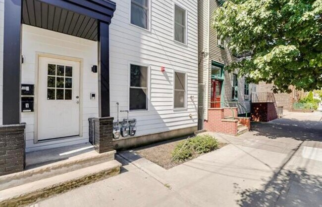Building Photo - 25 St Pauls Ave