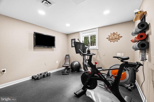 Building Photo - 6 Hounds Hollow Ct