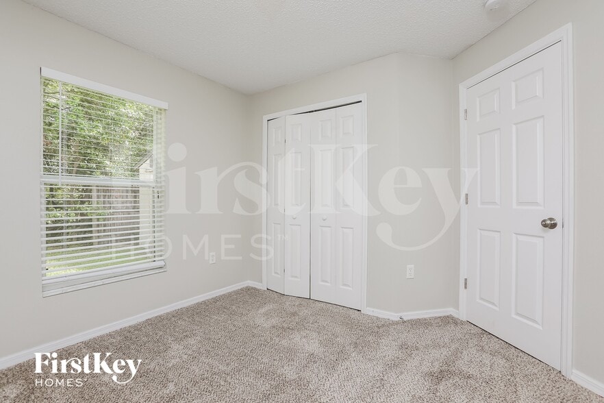 Building Photo - 662 Armadillo Dr