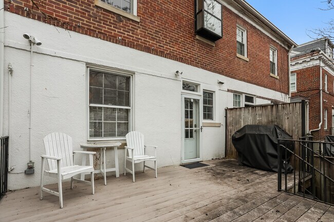 Building Photo - 2927 Cathedral Ave NW