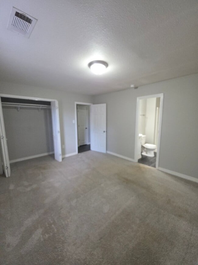 Building Photo - 2211 S Hartford Cove