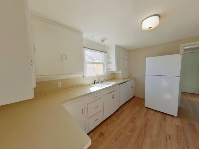 Building Photo - Updated 4 bedroom in South Eugene