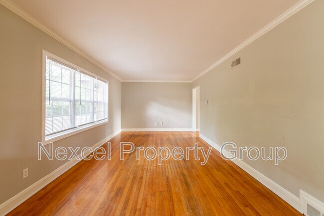 Building Photo - 376 N Graham St