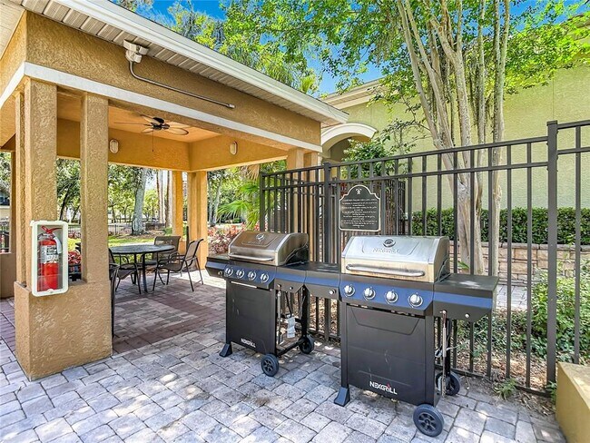 Building Photo - 10201 Courtney Palms Blvd