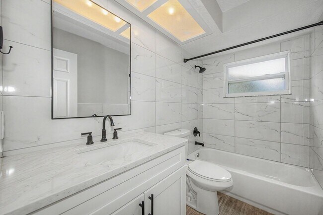 Building Photo - 4449 Foxboro Dr