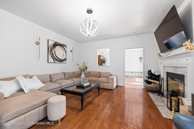 Building Photo - 32 Pine Tree Dr