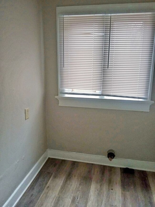 Building Photo - Cozy 3 bedroom ranch style single family house close to the Short North