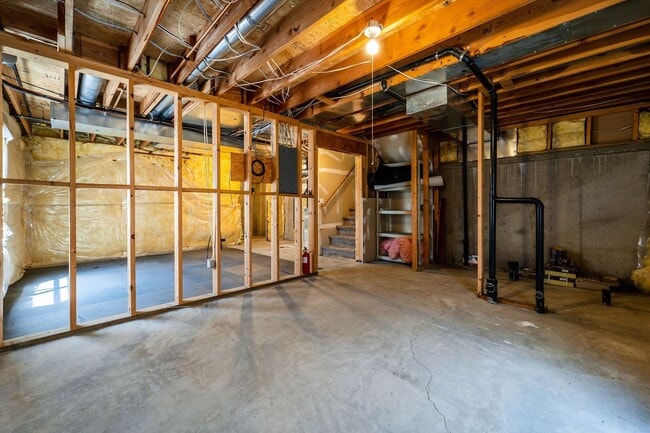 Building Photo - Beautiful Home in Midvale w/ attached 2 ca...